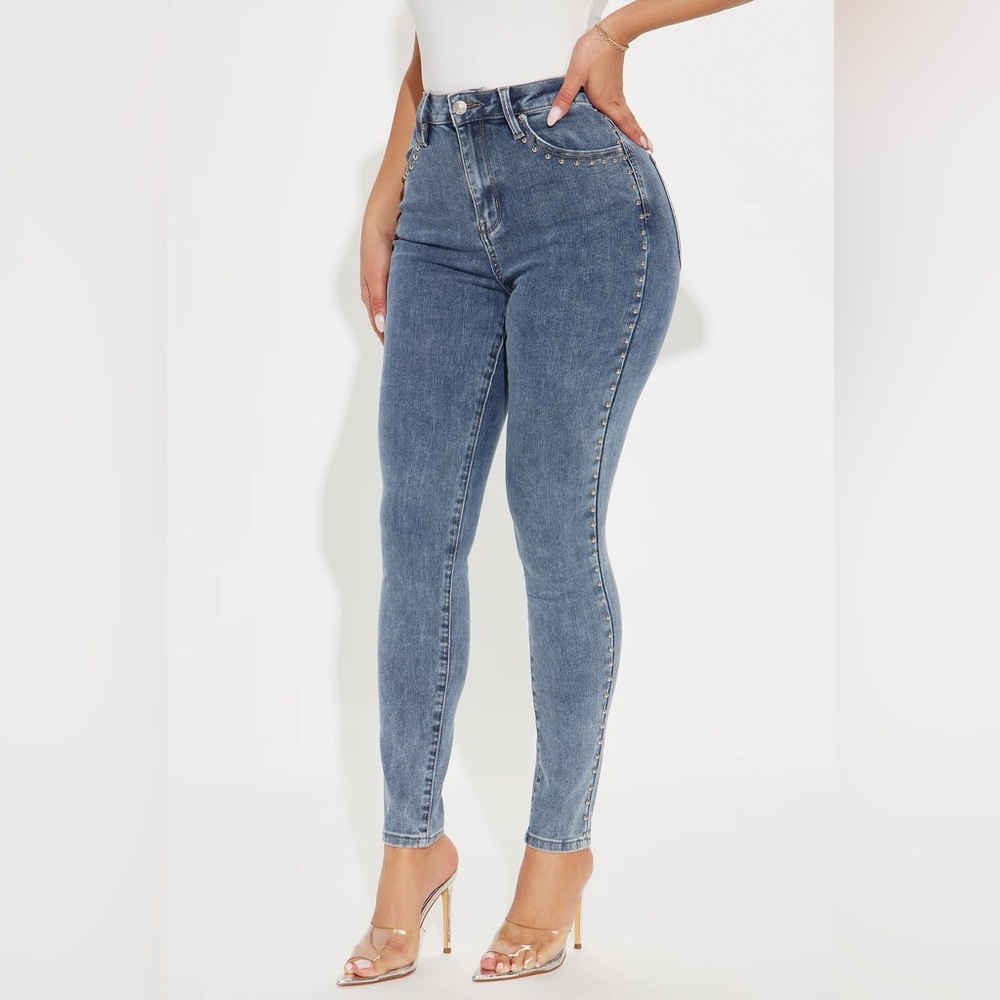 NWT - Studded Stretch Skinny Jeans - Medium Wash - FashionNova - Sz 11